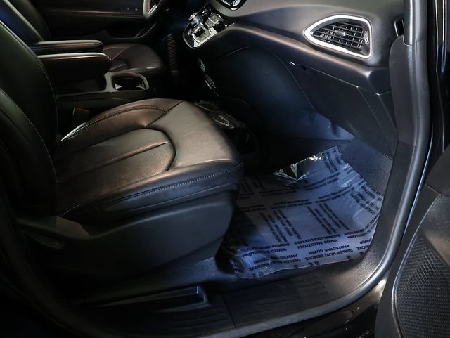 Used 2025 Chrysler Pacifica Select FWD image 33