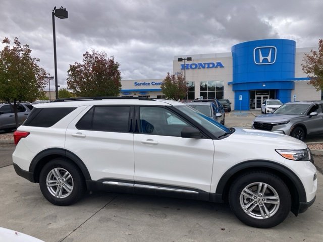 Used 2022 Ford Explorer XLT w/ Equipment Group 202A image 5