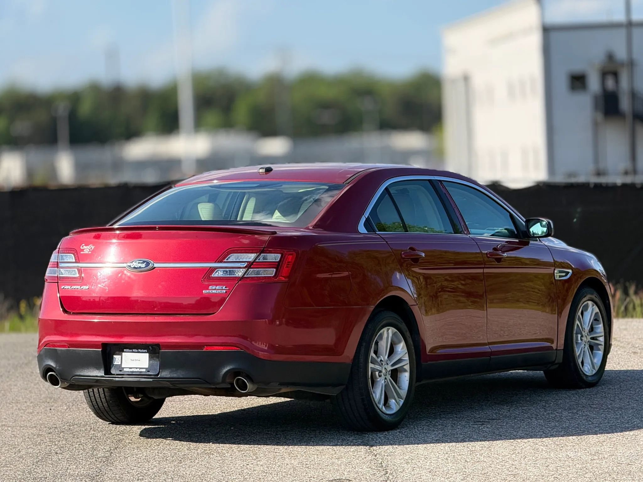 Used 2013 Ford Taurus SEL image 9