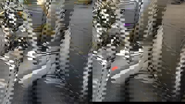 Used 2025 Mercedes-Benz GLC 300 4MATIC image 54