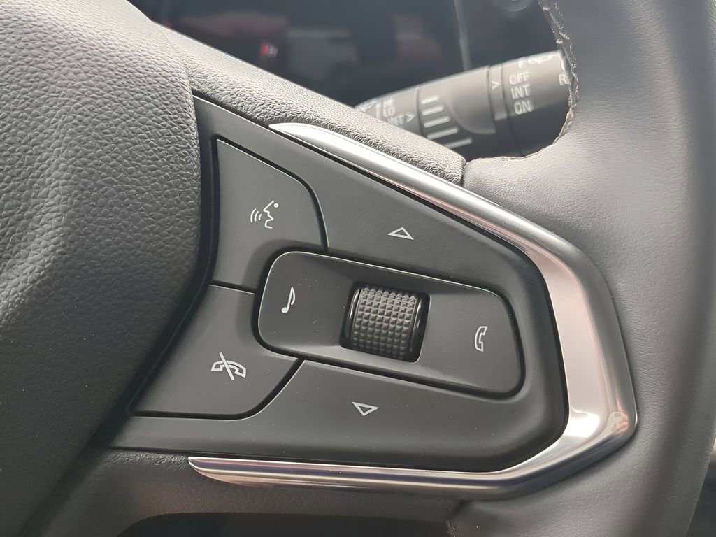 Used 2025 Chevrolet Trax LT w/ LT Convenience Package image 26