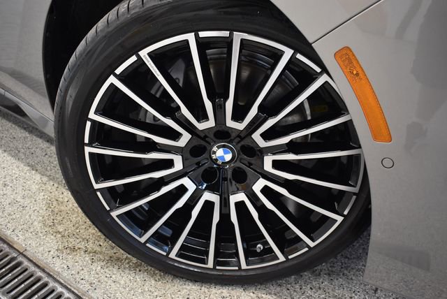 New 2026 BMW 740i xDrive w/ Premium Package AWD/4WD image 33