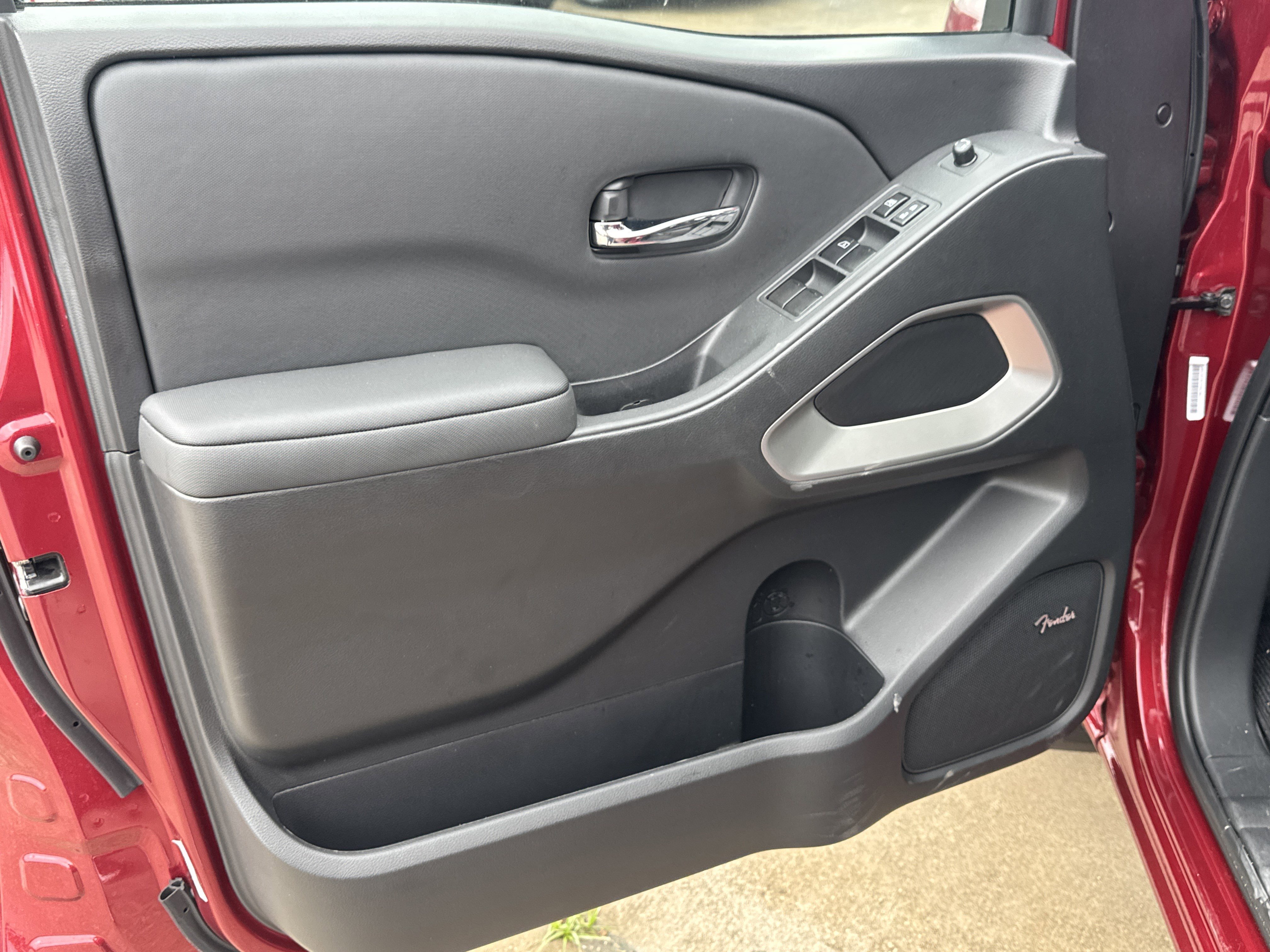 Used 2024 Nissan Frontier SL image 3