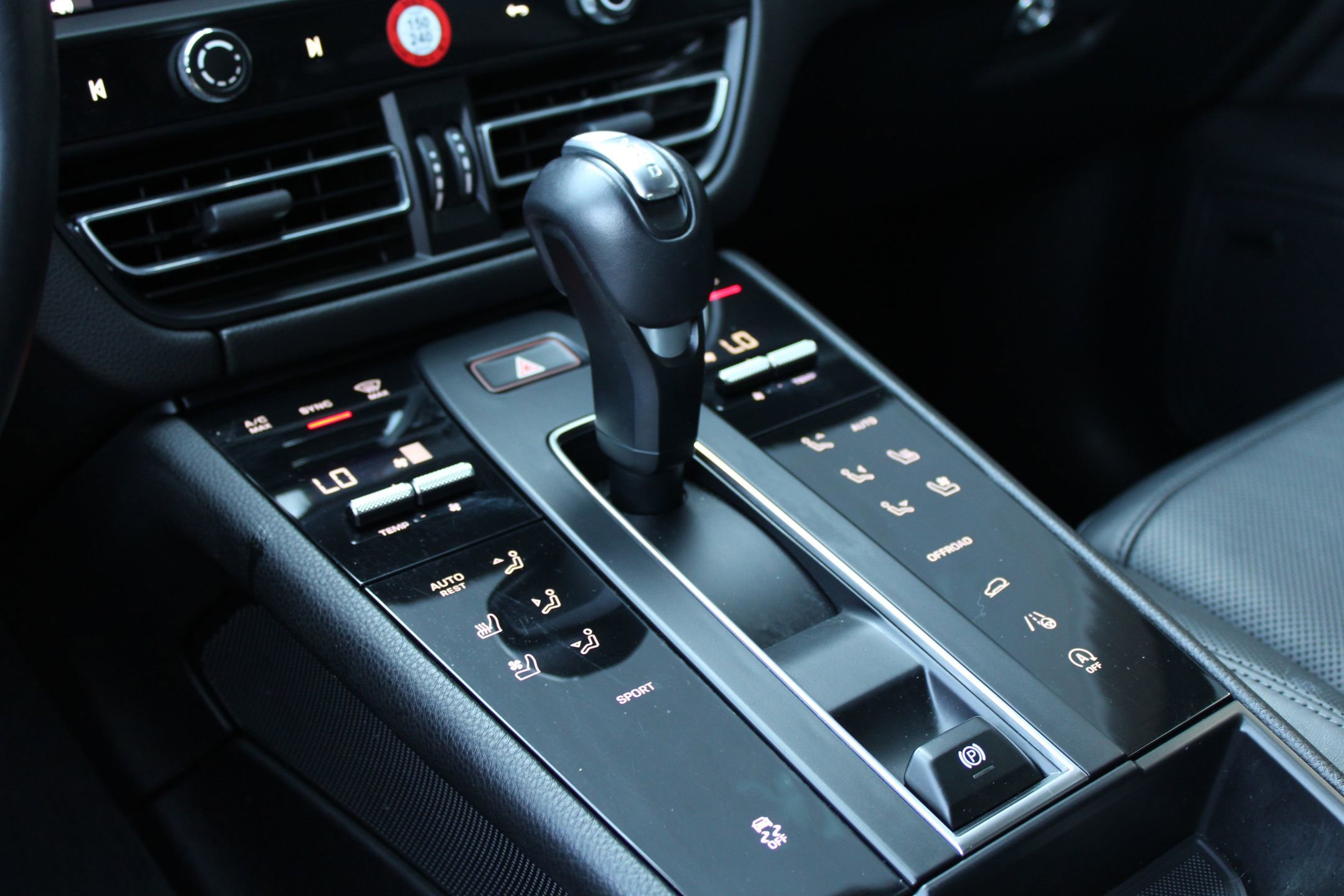 Certified 2024 Porsche Macan image 21