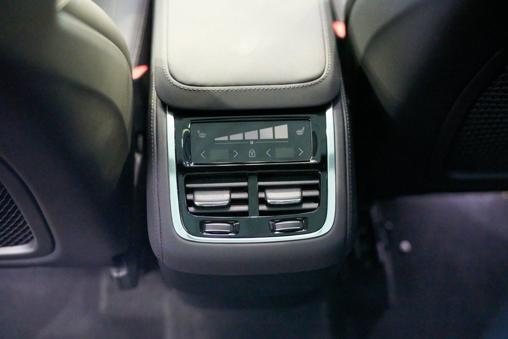 New 2025 Volvo XC90 B6 Ultra w/ Lounge Package image 18
