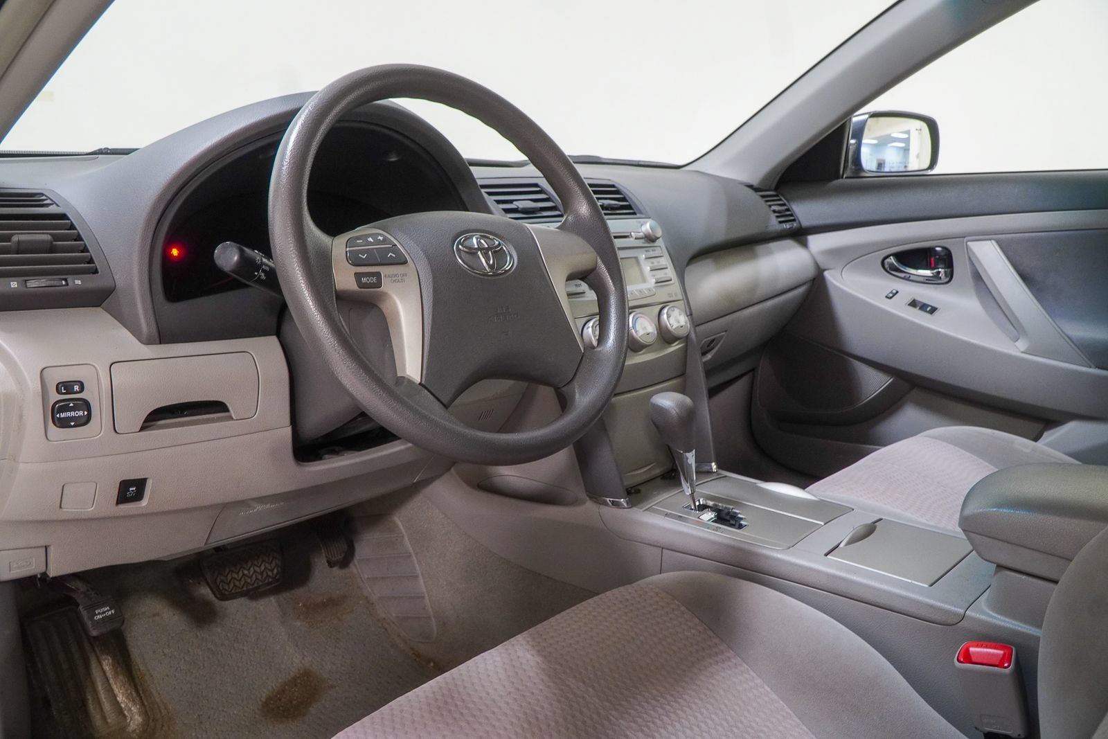 Used 2011 Toyota Camry LE FWD image 21