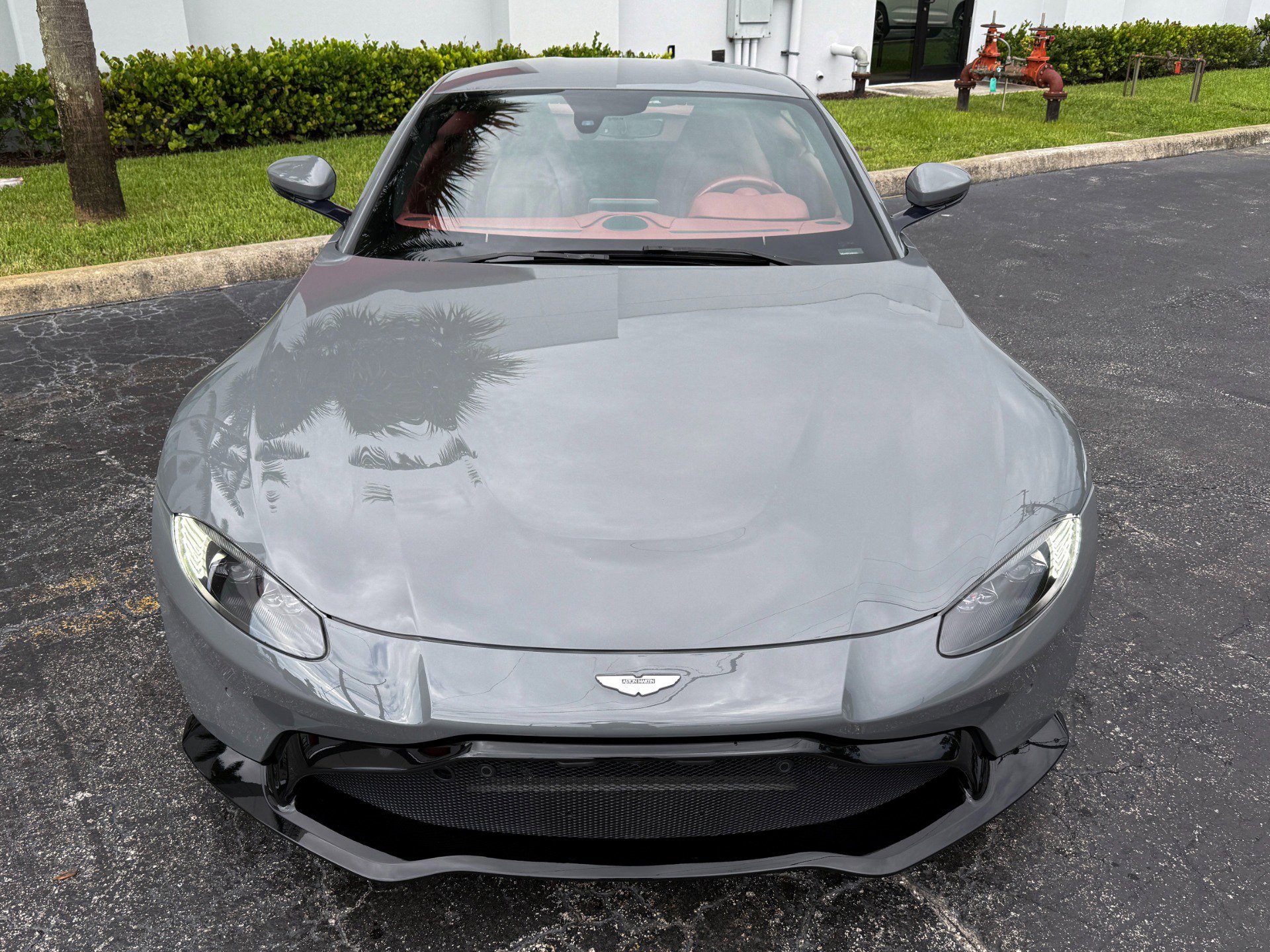Used 2023 Aston Martin V8 Vantage Coupe image 12