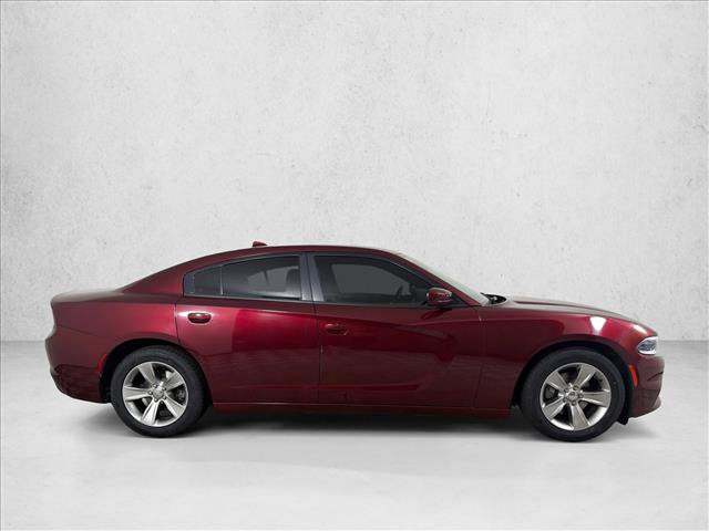 Used 2017 Dodge Charger SXT RWD image 2