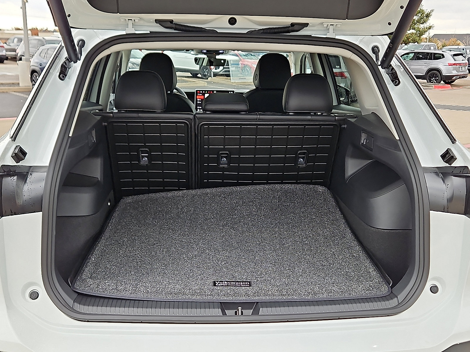 New 2026 Volkswagen Tiguan SE image 7