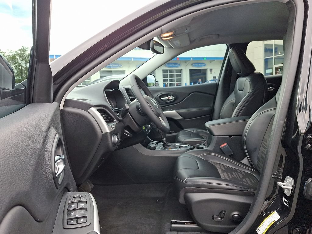 Used 2022 Jeep Cherokee Latitude AWD/4WD image 15