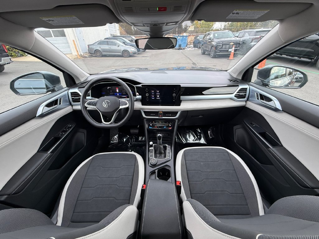 Used 2025 Volkswagen Taos SE w/ Panoramic Sunroof Package AWD/4WD image 22