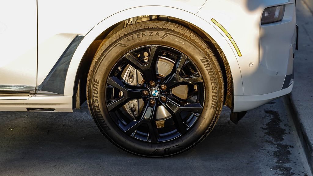 Used 2026 BMW X7 xDrive40i image 11