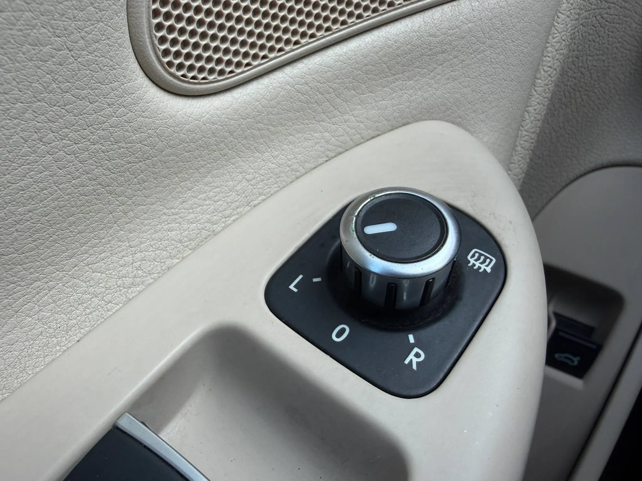 Used 2014 Volkswagen Eos Komfort FWD image 34