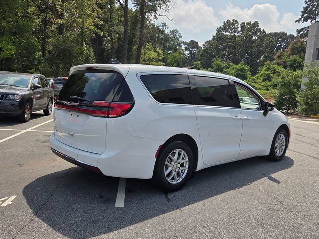 Used 2024 Chrysler Pacifica Touring-L FWD image 9