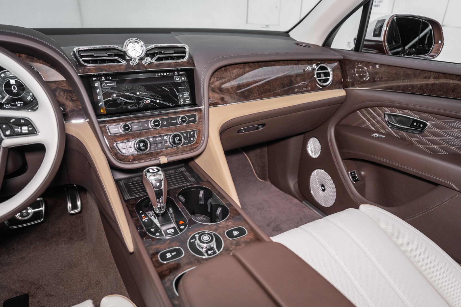New 2025 Bentley Bentayga Extended Wheelbase image 35