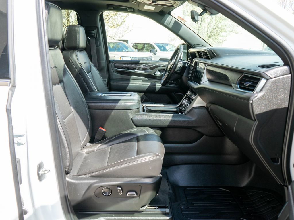 Used 2021 GMC Yukon Denali w/ Denali Premium Package AWD/4WD image 10