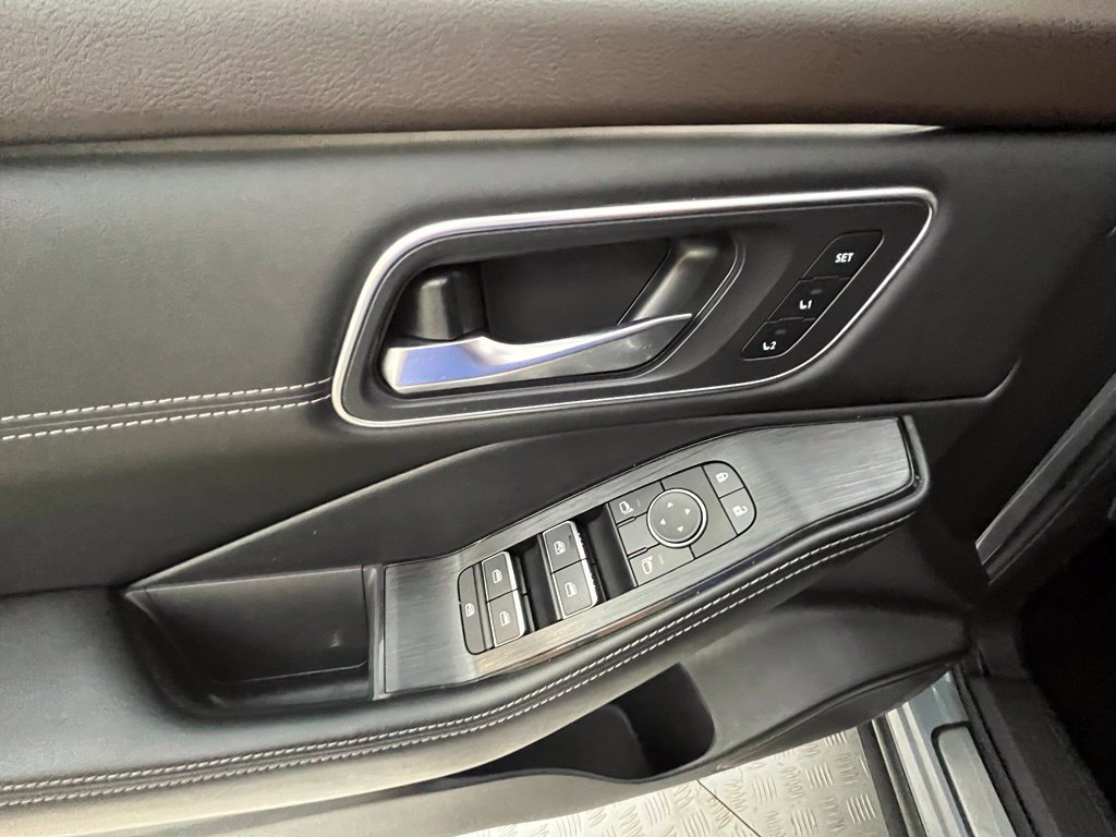 Used 2021 Nissan Rogue Platinum AWD/4WD image 44
