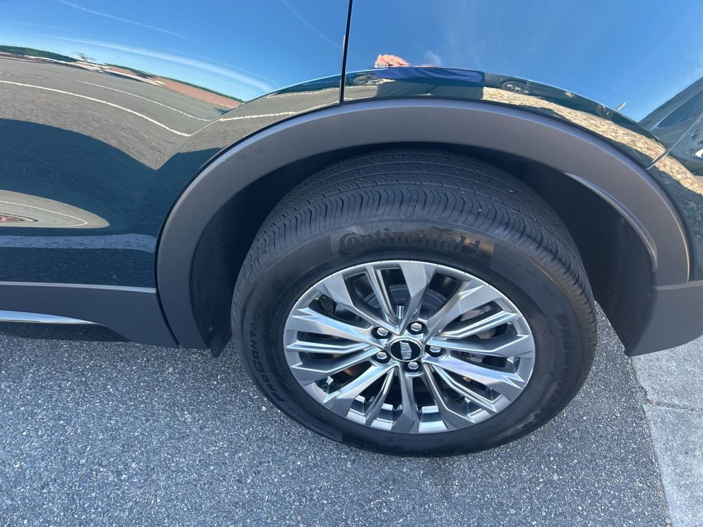 Used 2024 Cadillac XT4 Premium Luxury w/ Technology Package AWD/4WD image 11