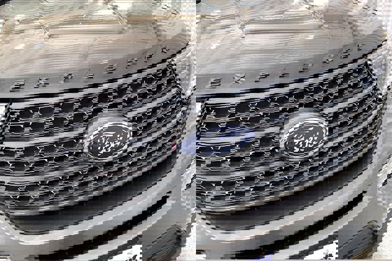 Used 2021 Ford Explorer XLT w/ Equipment Group 202A image 7