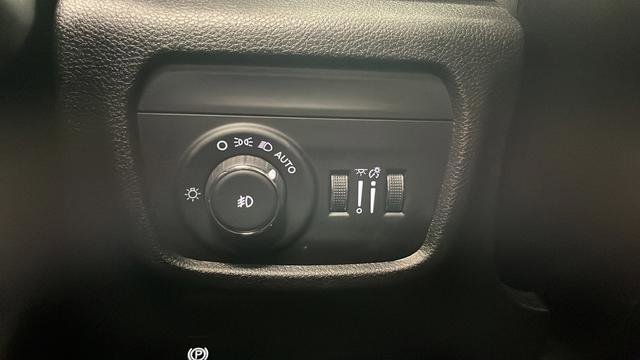 Used 2024 Jeep Grand Cherokee L Limited w/ Black Appearance Package image 21