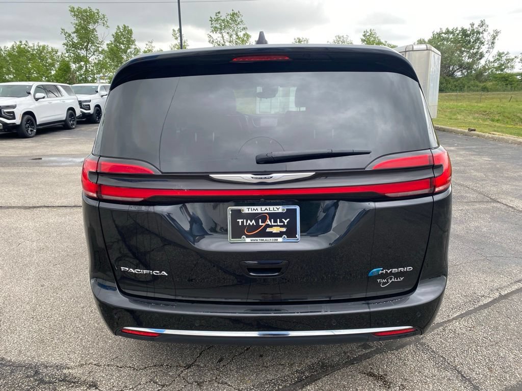 Used 2023 Chrysler Pacifica Touring-L FWD image 6