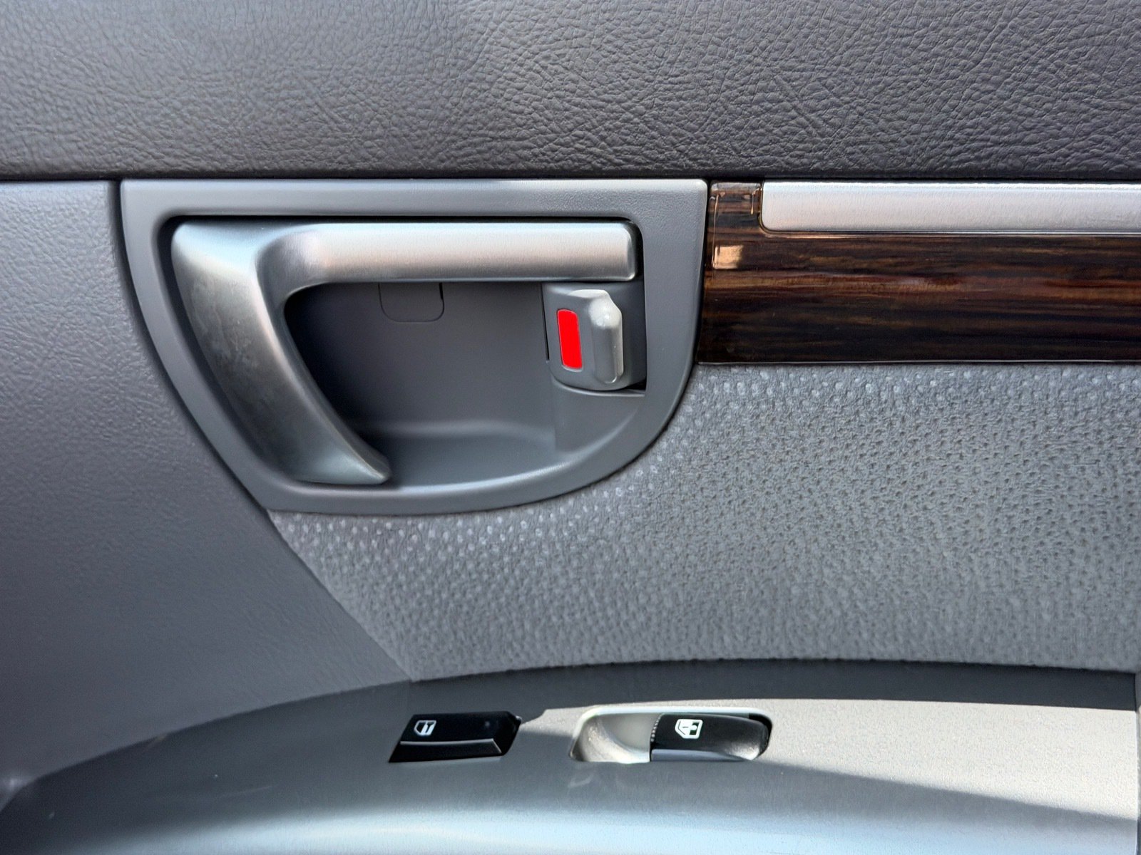 Used 2011 Hyundai Santa Fe SE FWD image 30