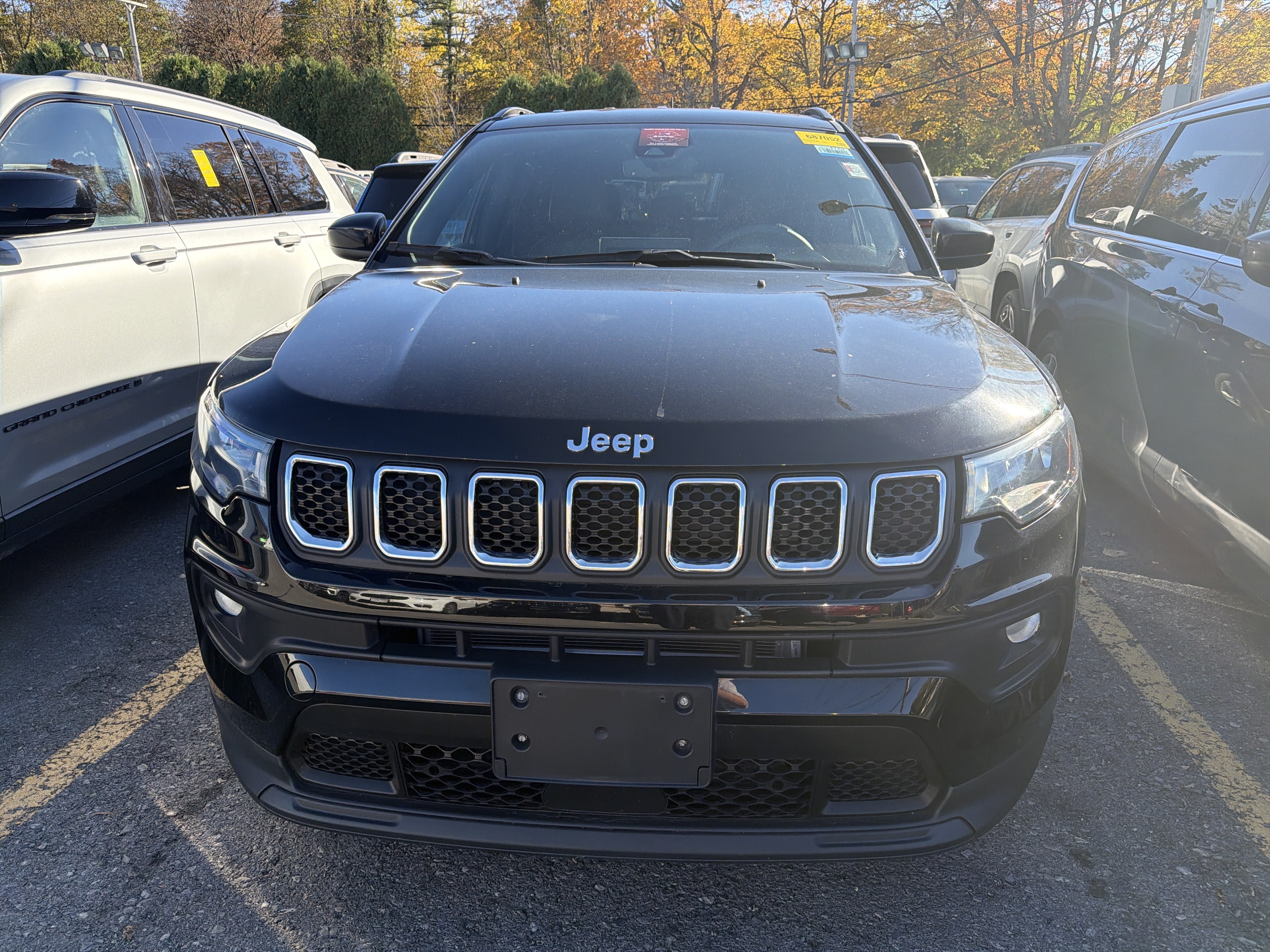 Used 2023 Jeep Compass Latitude w/ Convenience Group AWD/4WD image 3