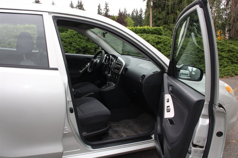 Used 2003 Toyota Matrix FWD image 12