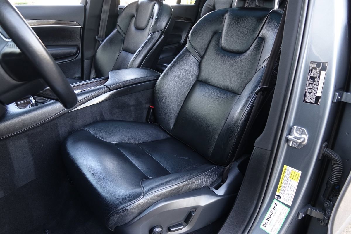 Used 2016 Volvo XC90 T6 Momentum w/ Momentum Plus Package AWD/4WD image 6