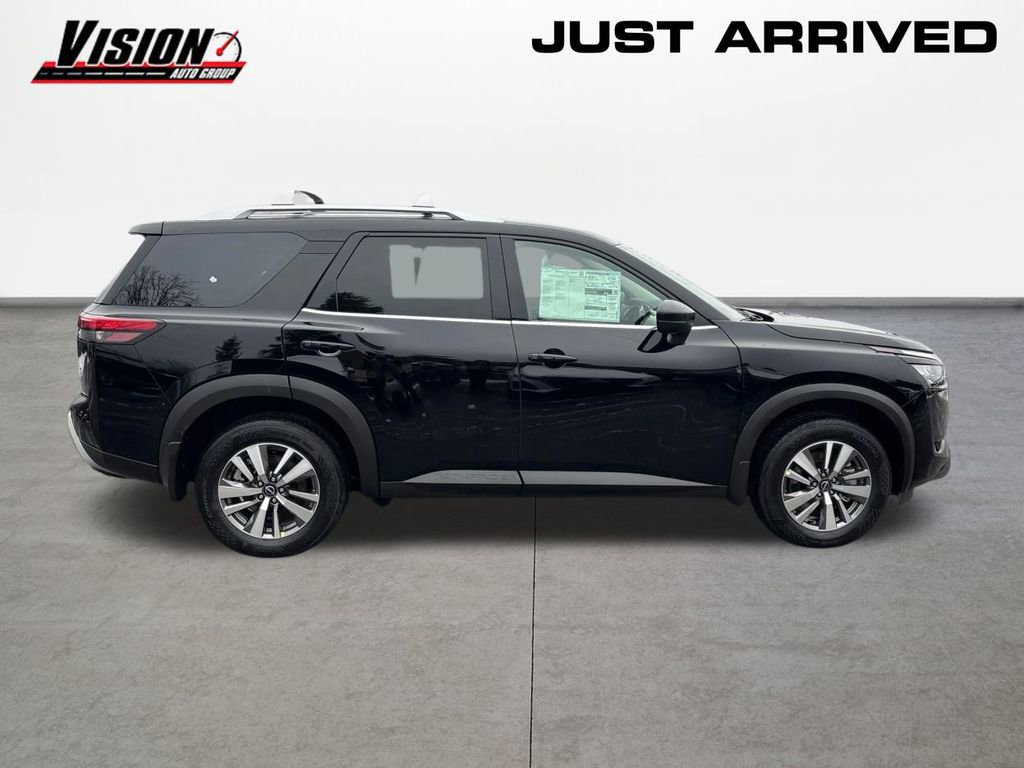 New 2025 Nissan Pathfinder SL image 4