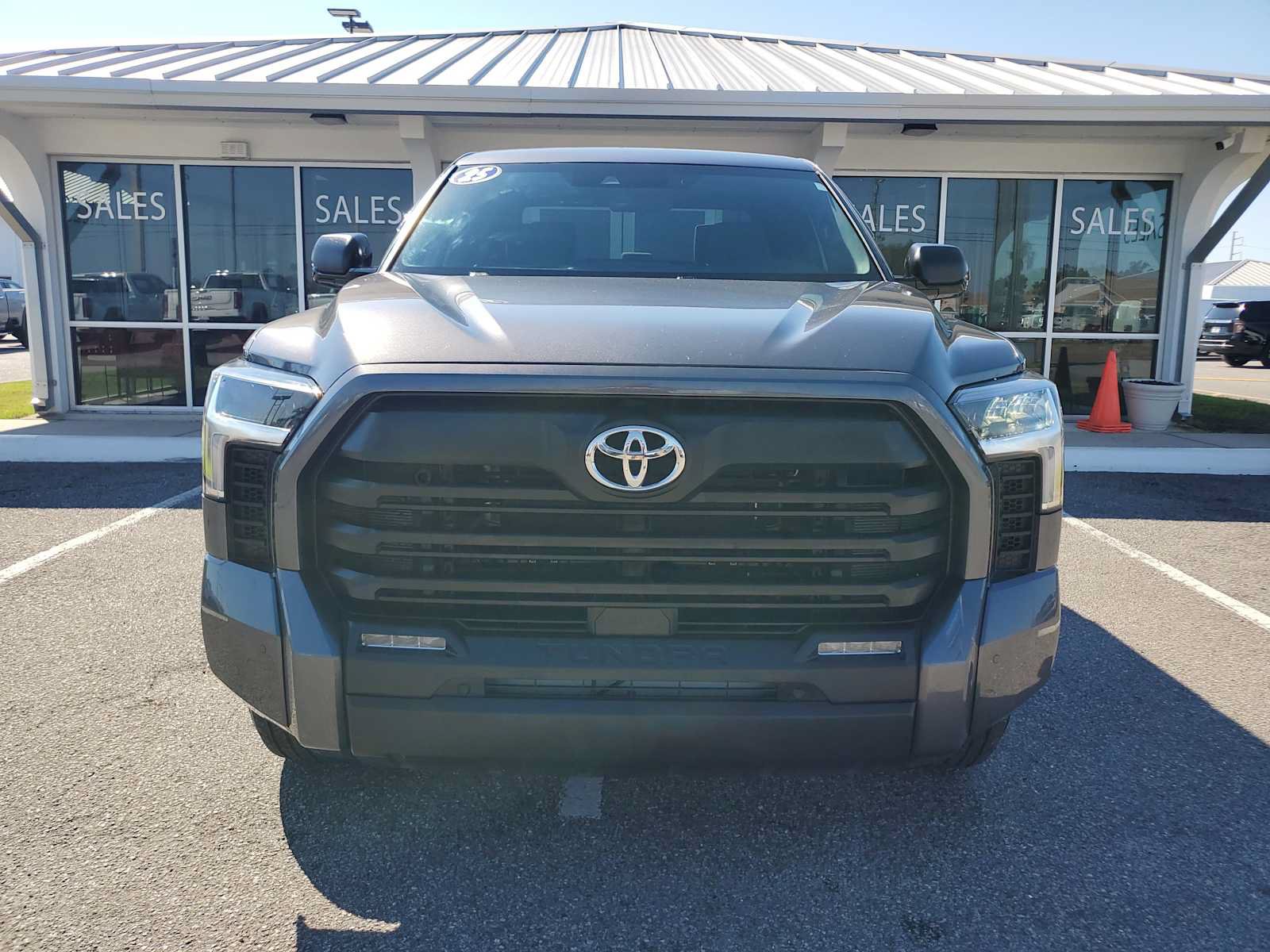 Used 2025 Toyota Tundra SR5 w/ SR5 Convenience Package AWD/4WD image 12