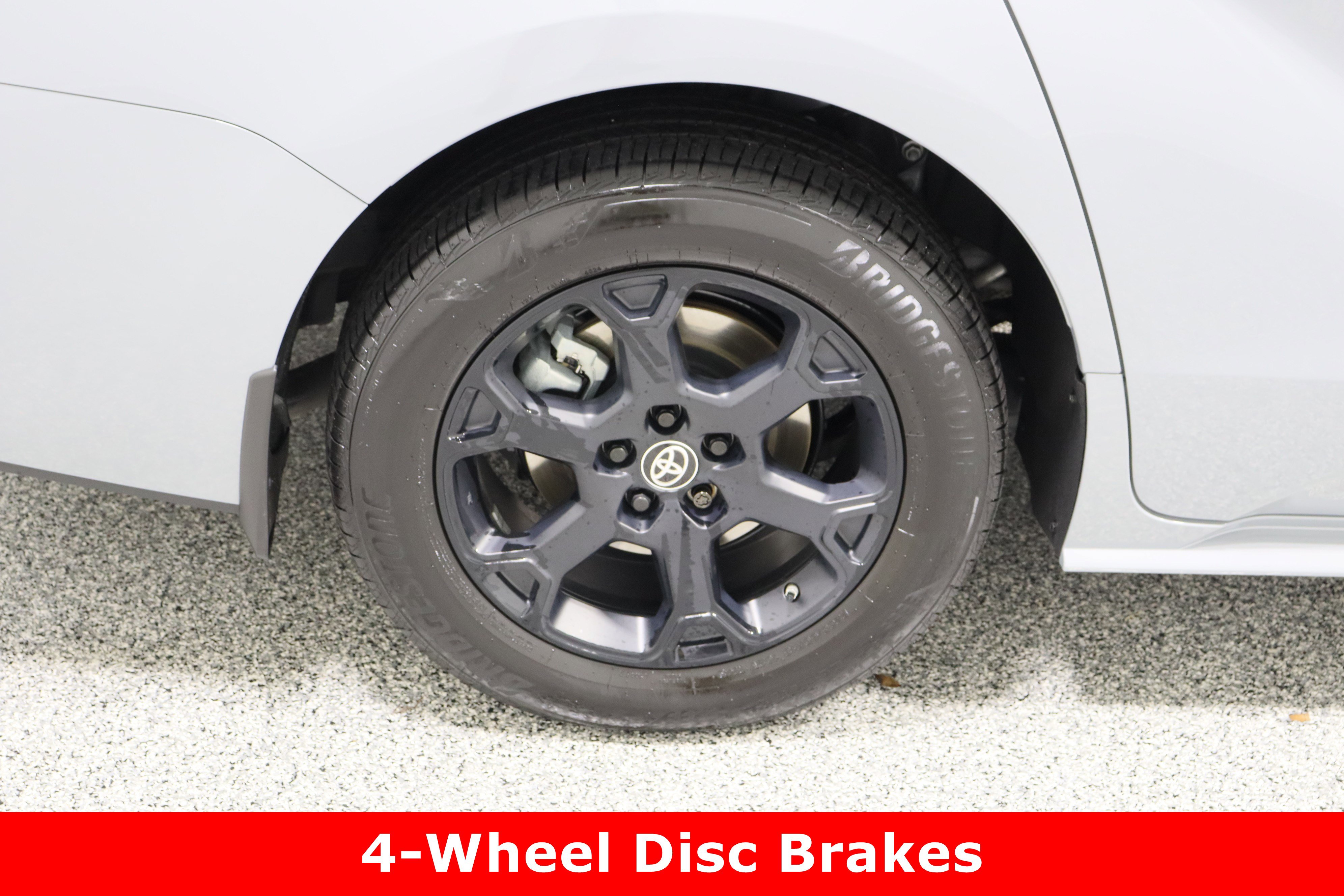 Used 2025 Toyota Sienna XLE Woodland Edition image 6