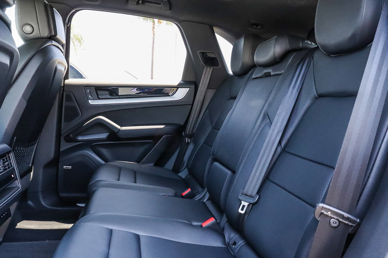 Used 2024 Porsche Cayenne AWD/4WD image 25