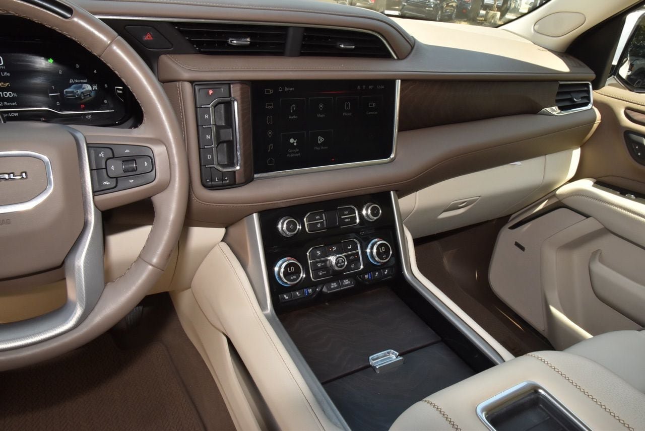 Used 2024 GMC Yukon XL Denali w/ Advanced Technology Package AWD/4WD image 28