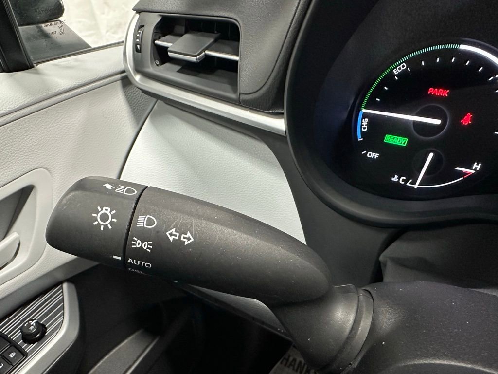 Used 2025 Toyota Sienna LE FWD image 21