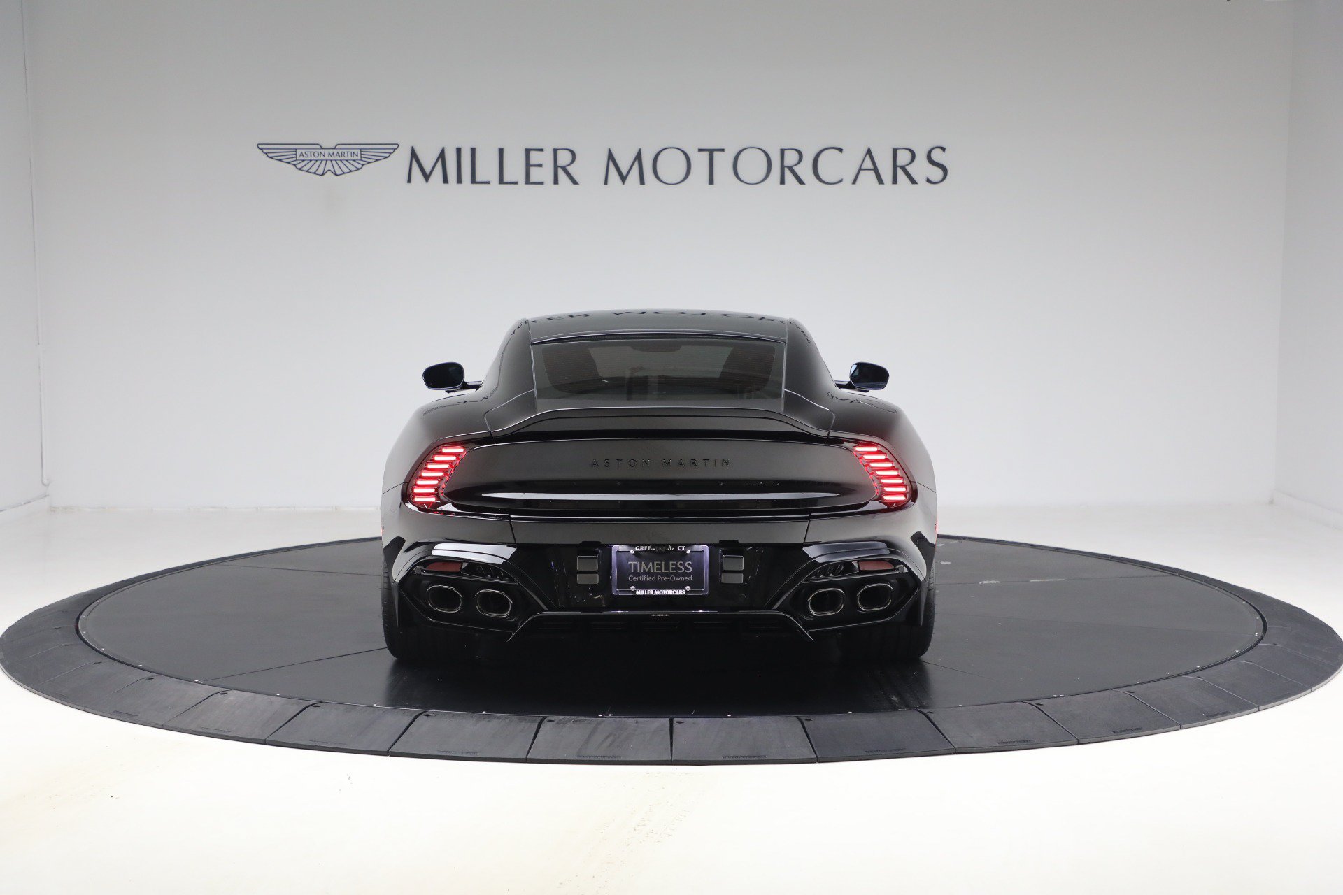 Used 2025 Aston Martin Vanquish RWD image 6