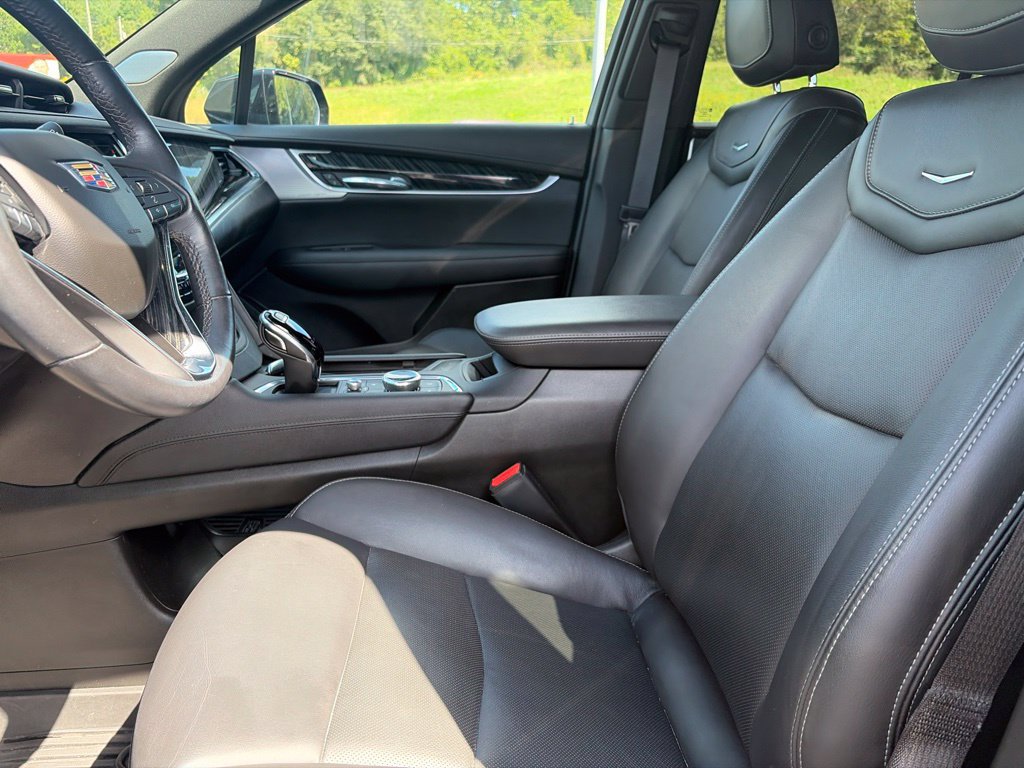 Used 2024 Cadillac XT6 Premium Luxury w/ Technology Package AWD/4WD image 17
