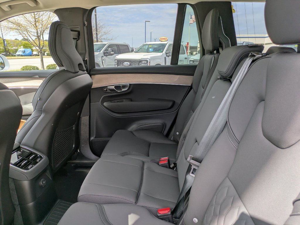 New 2026 Volvo XC90 T8 Plus w/ Protection Package Premier AWD/4WD image 13