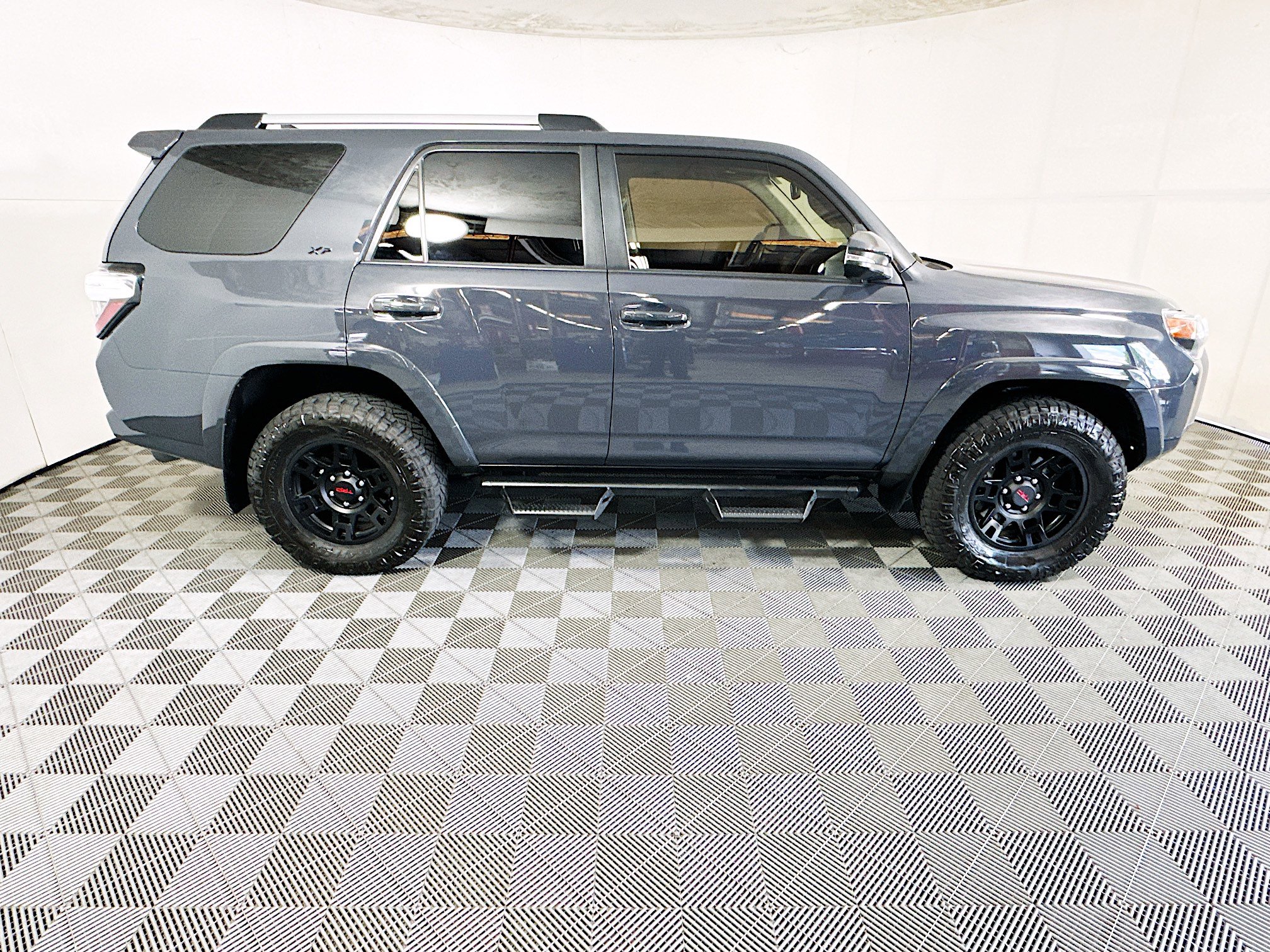 Used 2024 Toyota 4Runner SR5 Premium w/ Moonroof Package AWD/4WD image 2
