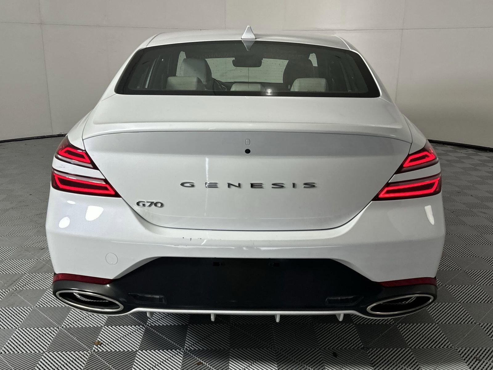 Used 2025 Genesis G70 2.5T RWD image 7