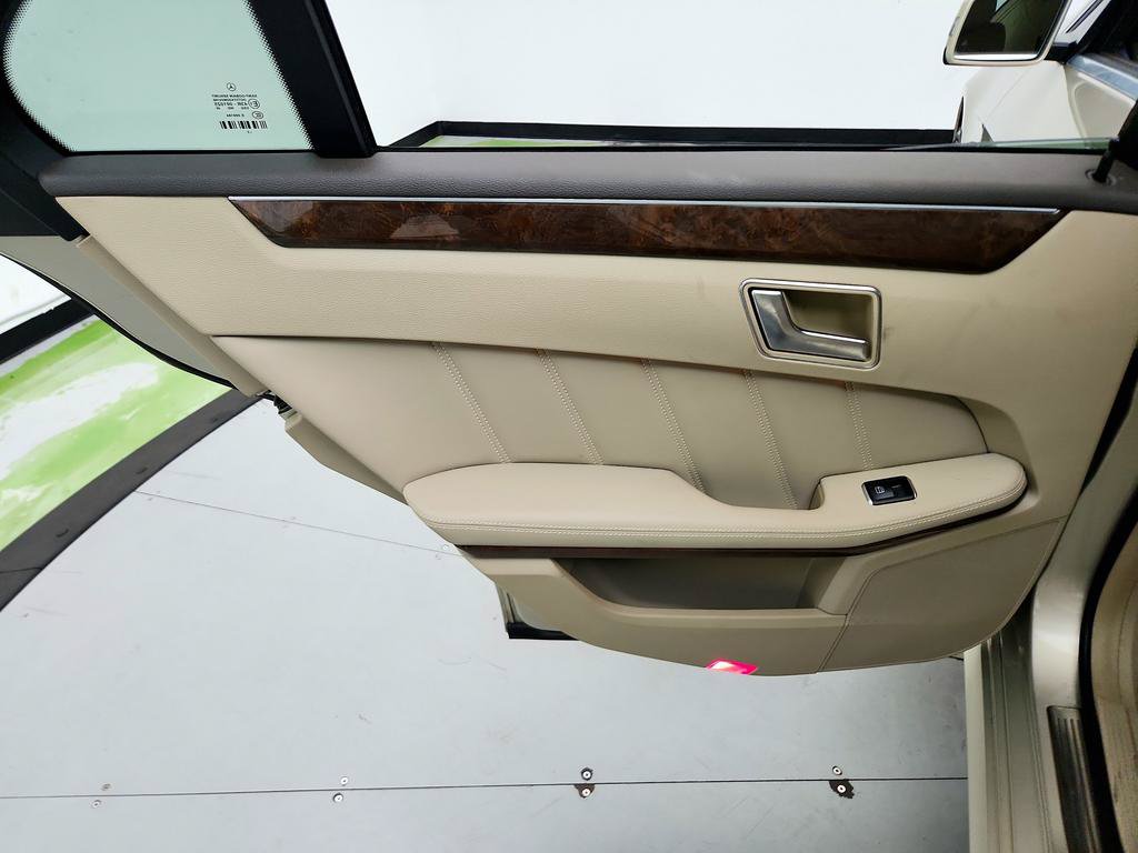 Used 2013 Mercedes-Benz E 350 Sedan image 24