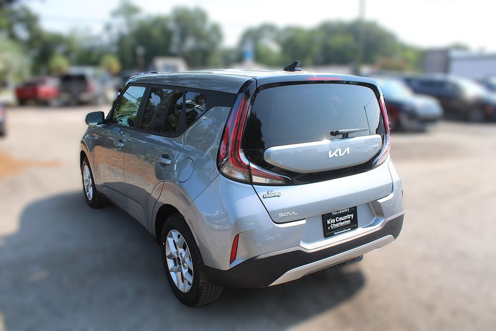 Certified 2025 Kia Soul LX w/ LX Technology Package FWD image 11