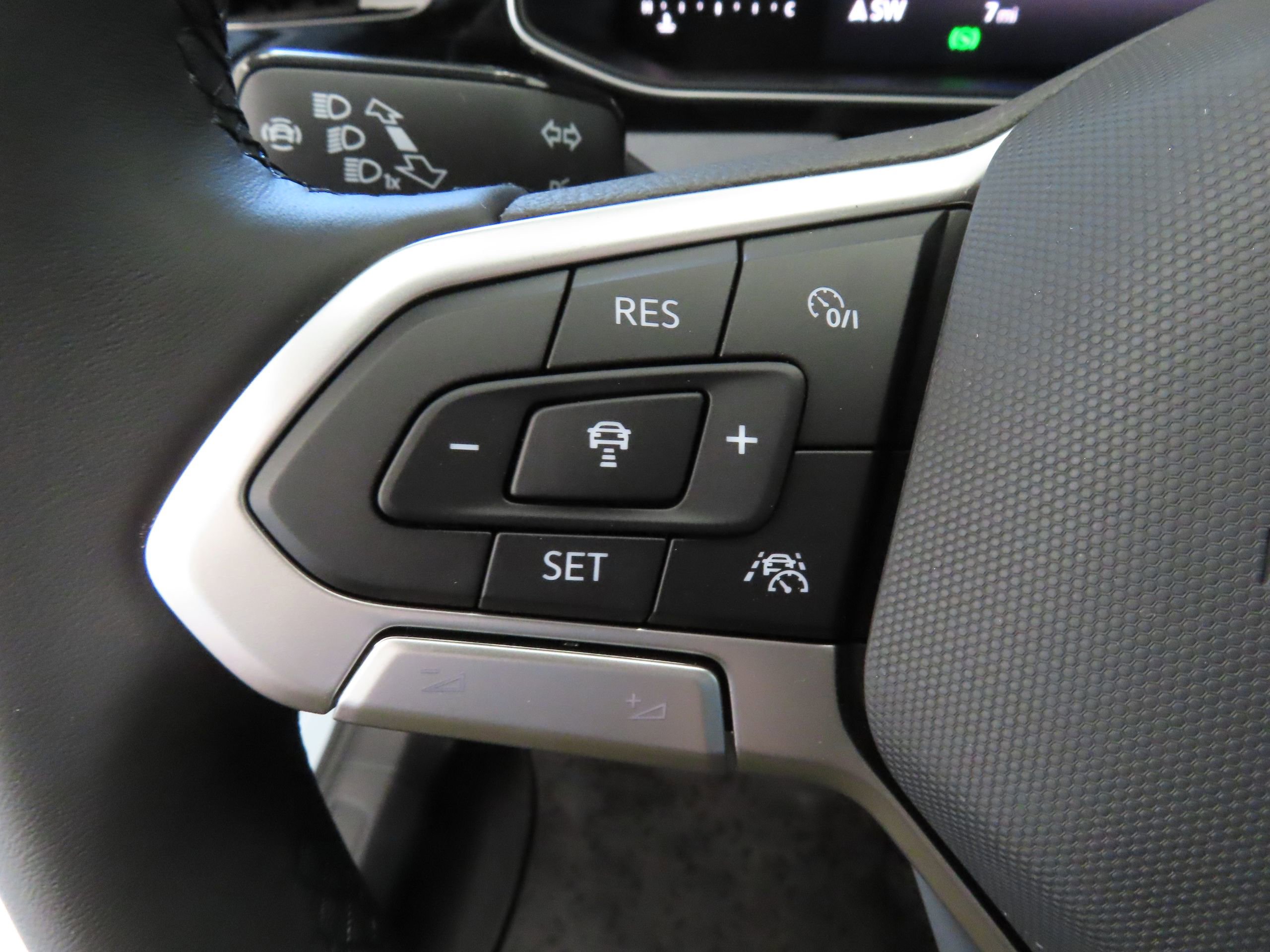 New 2025 Volkswagen Jetta SE FWD image 11