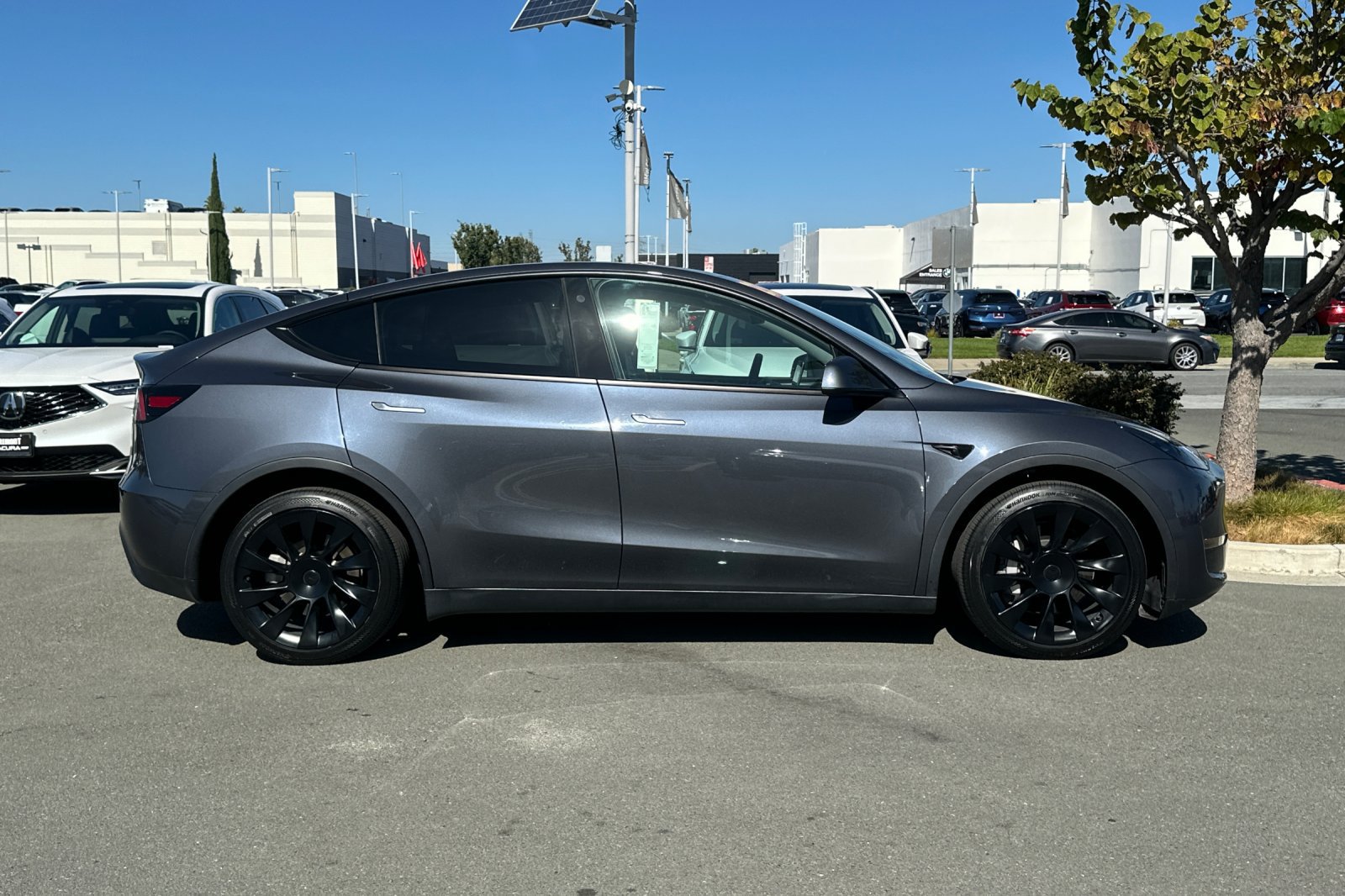 Used 2023 Tesla Model Y Long Range AWD/4WD image 3