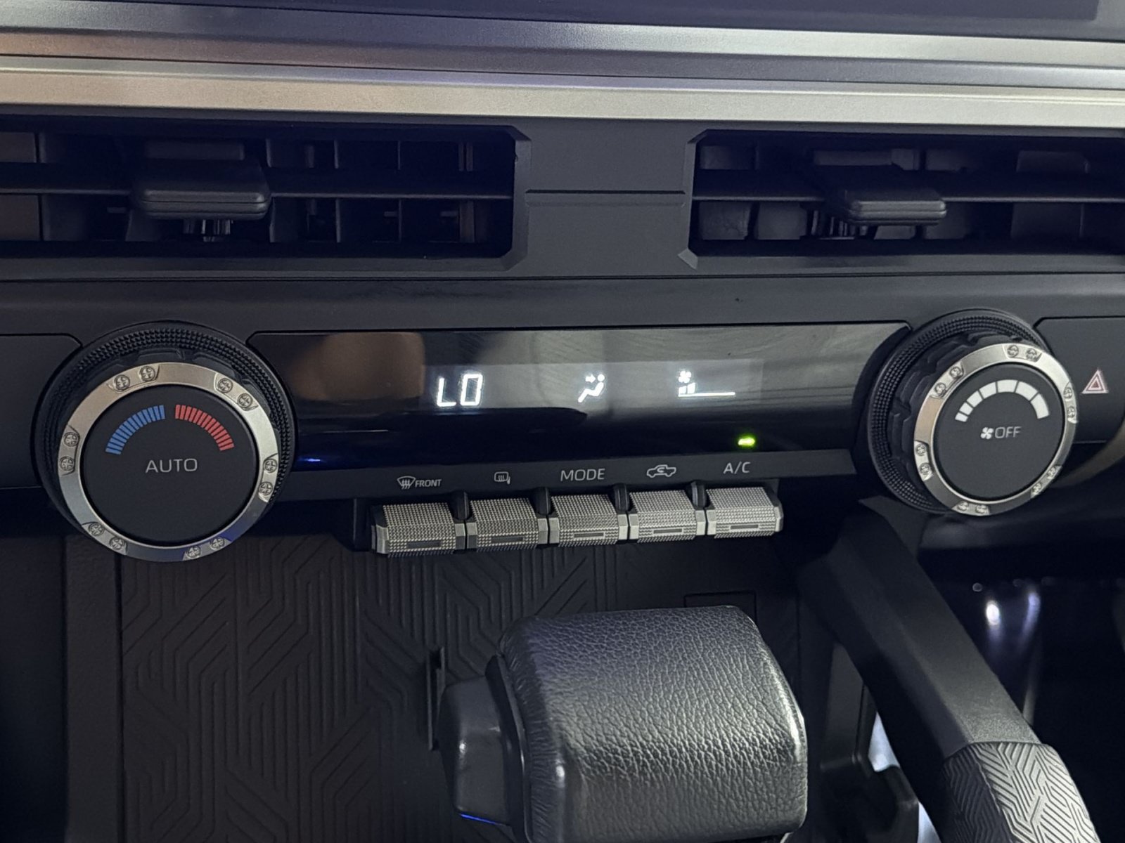 Used 2025 Toyota Tacoma TRD Off-Road AWD/4WD image 20