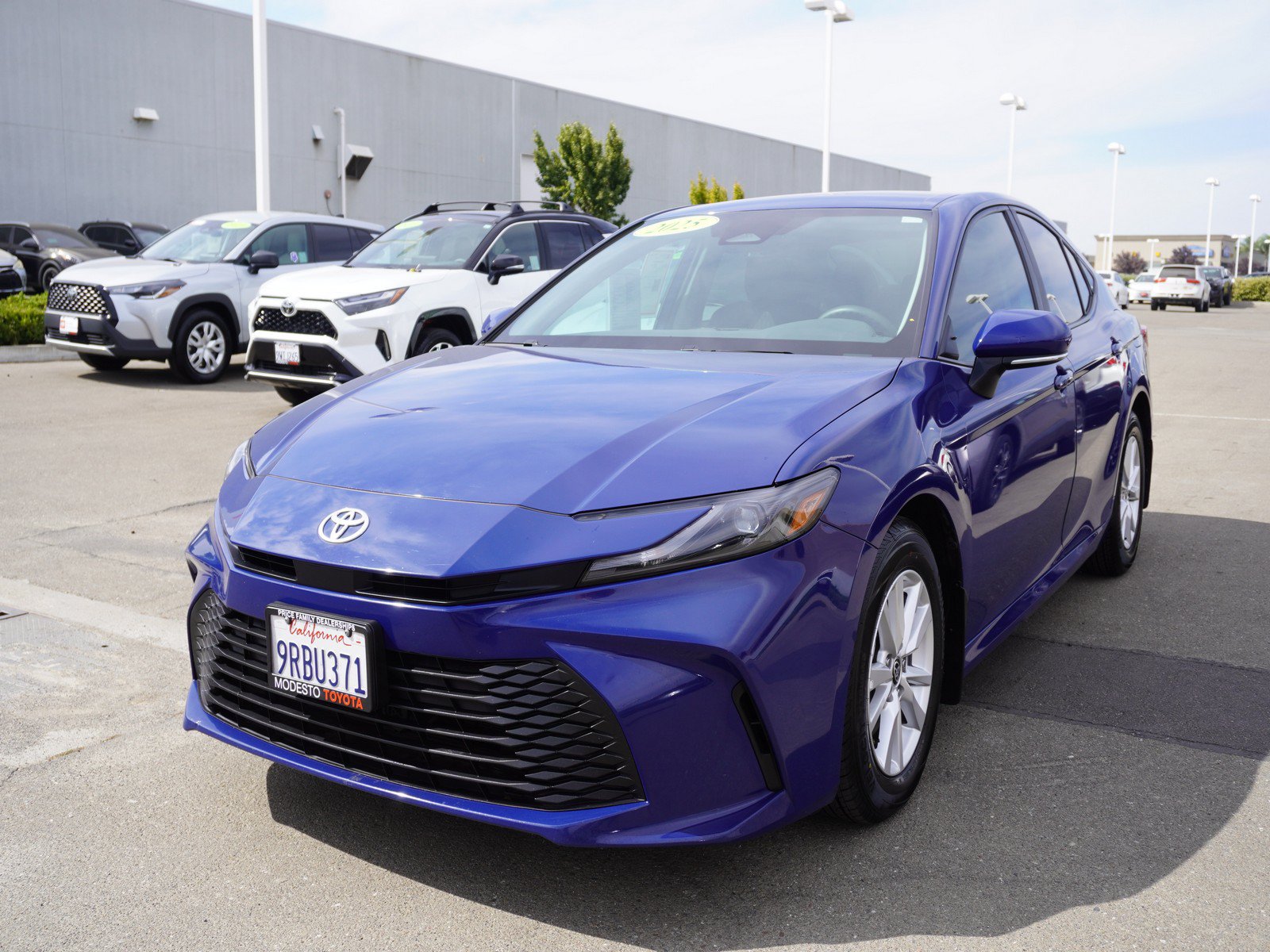 Used 2025 Toyota Camry LE w/ Convenience Package FWD image 7