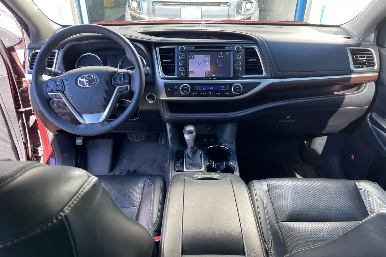 Used 2016 Toyota Highlander Limited w/ Driver Technology Package AWD/4WD image 11