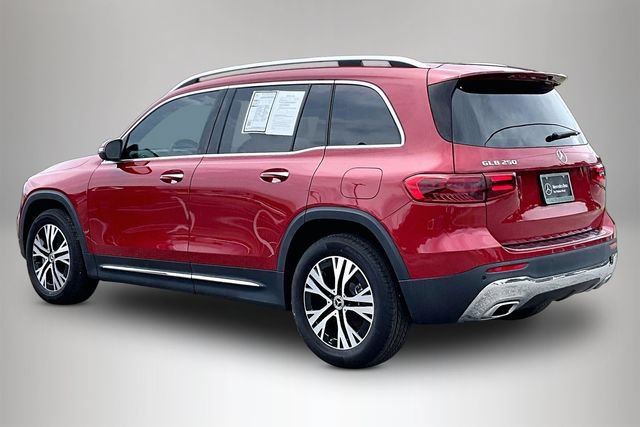 Used 2025 Mercedes-Benz GLB 250 4MATIC image 4