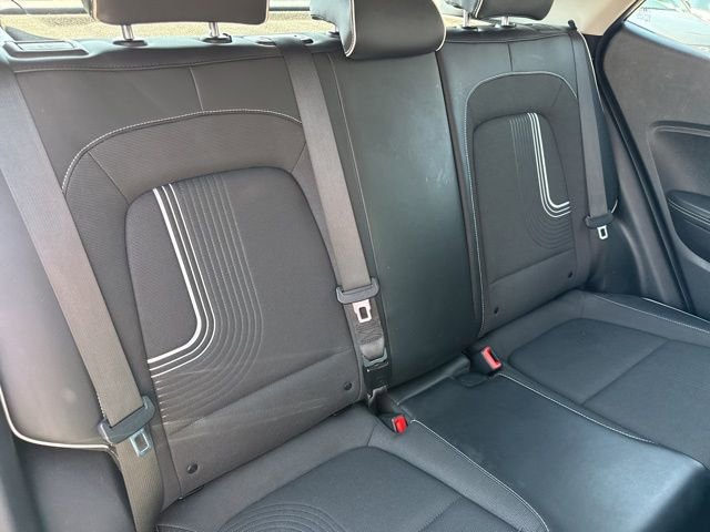 Used 2023 Hyundai Venue Limited image 24