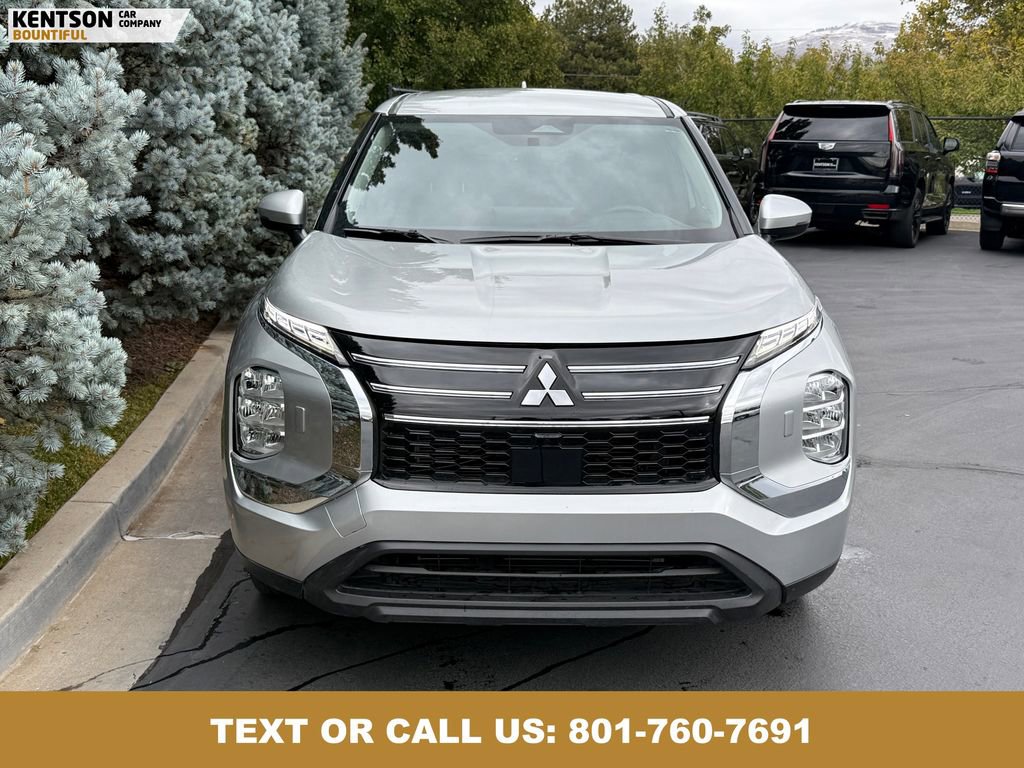 Used 2025 Mitsubishi Outlander ES image 2